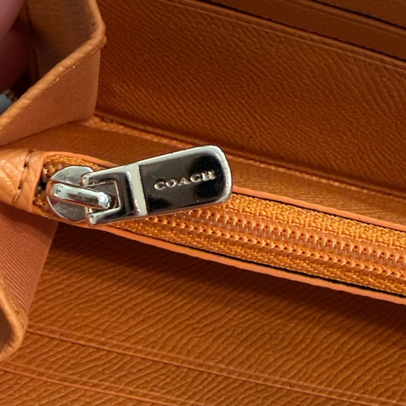 Coach Crossgrain Leather Zip-around Wallet F54007 - Picture 7 of 9